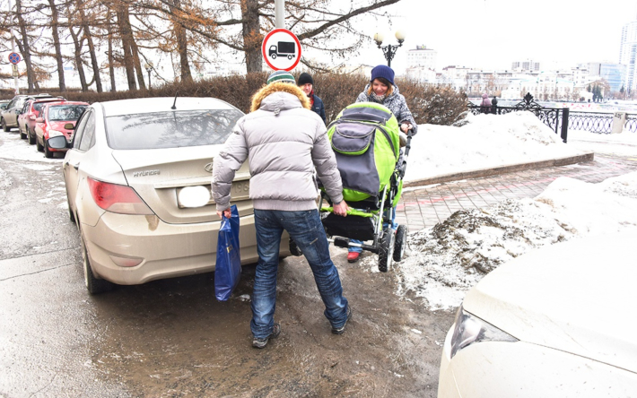 Ударили машину во дворе