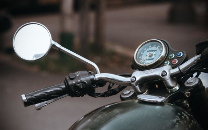 Пьяного мотоциклиста без прав задержали в Аксу